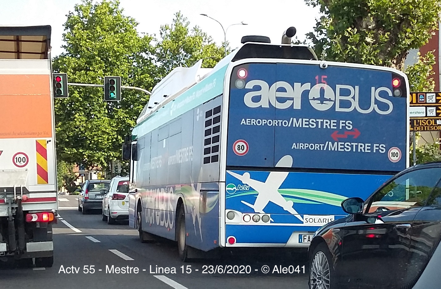 Solari Urbino 12 III CNG maricola 55, in pellicolarura Aerobus, in servizio sulla linea 15.