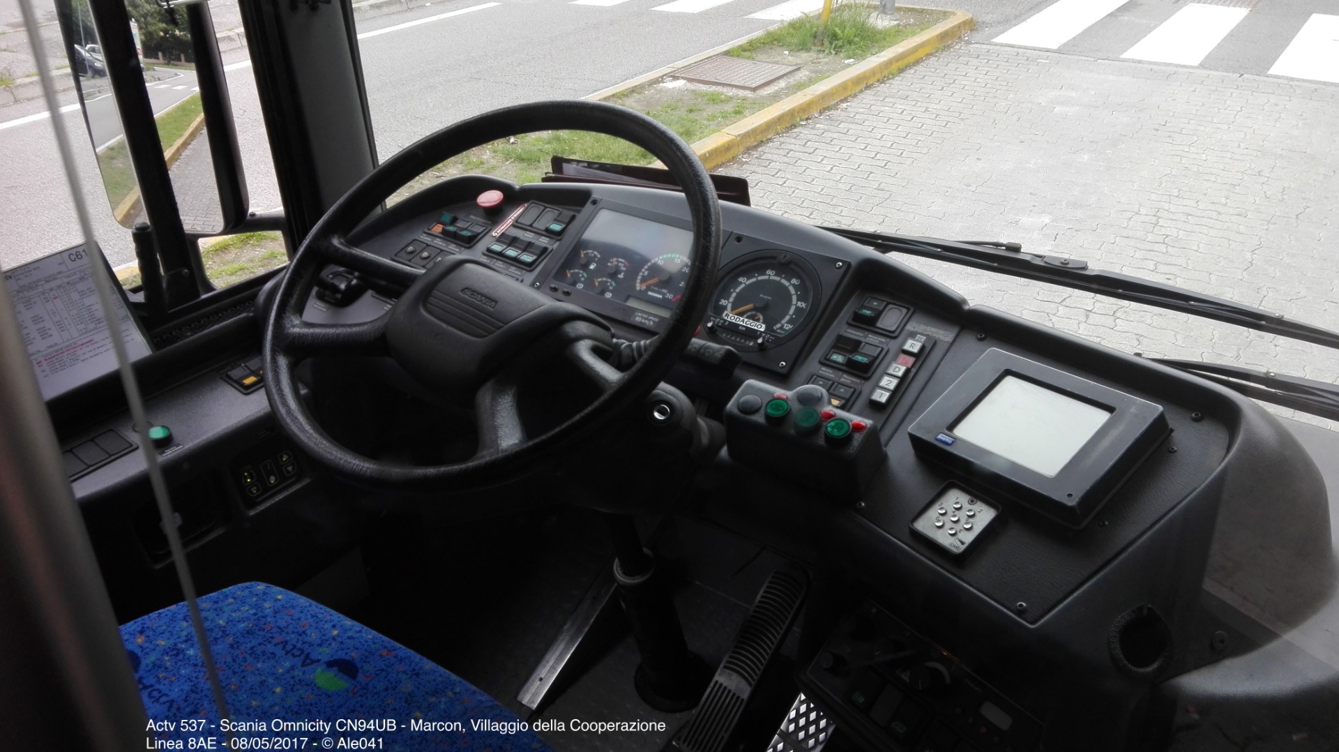 Cruscotto standard di una Scania Omnicity dell'Actv